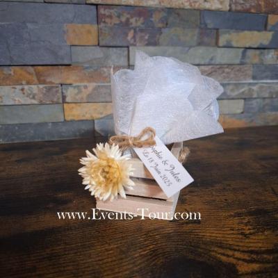 Confection de dragées: cagette avec fleur Helichrysum REF/CONF004