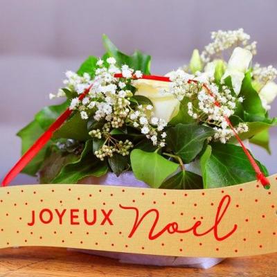 Decoration bois suspension joyeux noel rouge et doree or