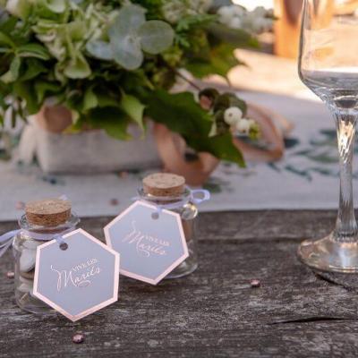 Decoration de dragees blanc et rose gold mariage