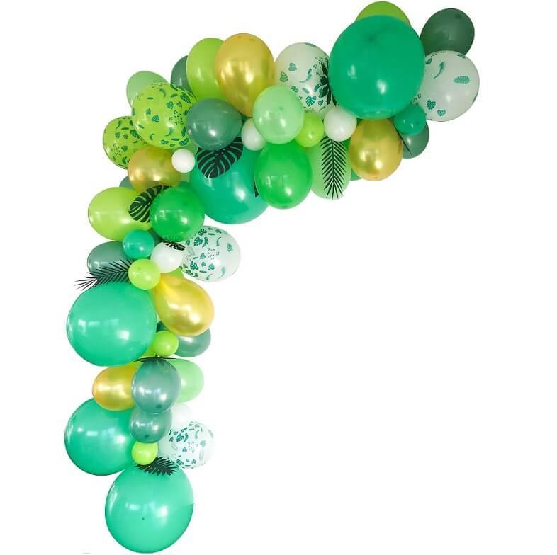 Décoration avec guirlande organique et ballon vert R/50189