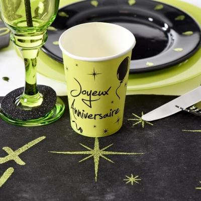 Decoration de table anniversaire avec gobelet vert et noir