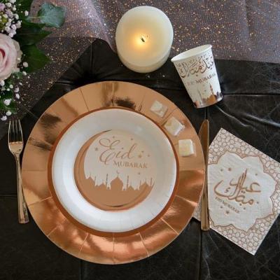 Decoration de table avec assiette eid mubarak blanche et rose gold