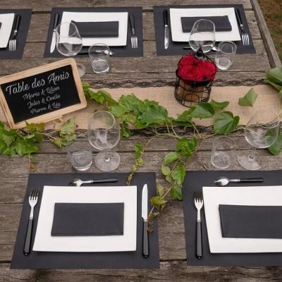 Decoration de table avec serviette airlaid noire