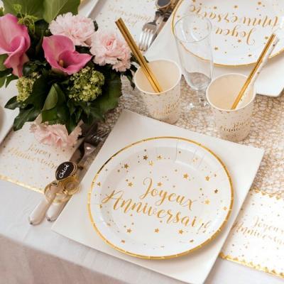 Decoration de table blanc et or joyeux anniversaire