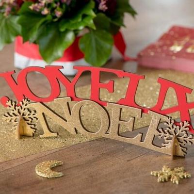 Decoration de table lettre en bois joyeux noel rouge et or