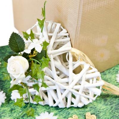 Decoration mariage coeur en rotin a suspendre