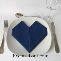 Decoration pliage de serviette mariage coeur bleu marine