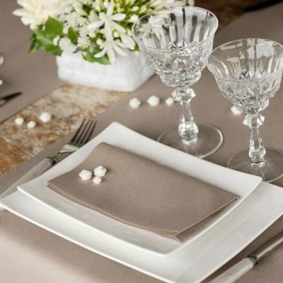 Decoration serviette de table airlaid taupe