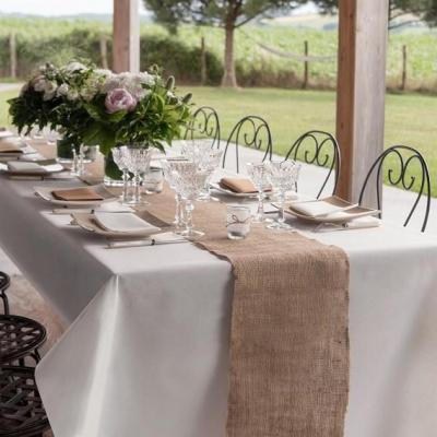 Dressage de table elegante avec nappe blanche 10 metres