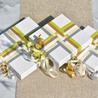 Emballage de cadeau or