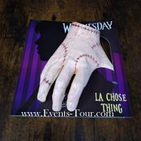 G27892 main latex la chose compagnon d epaule mercredi wednesday famille addams