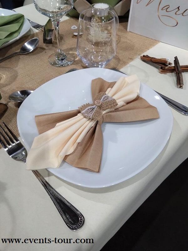 Idées de Pliage de serviettes en papier pour une table de mariage 
