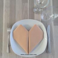 Idée pliage serviette en papier pour la Saint Valentin