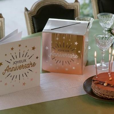 Tirelire urne fete joyeux anniversaire rose gold metallique et blanc